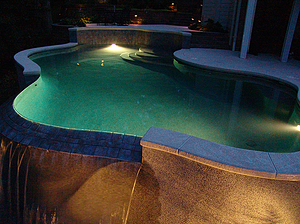 st louis pool construction, custom concrete pool, vanishing edge, lighting