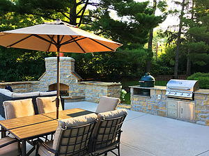st. louis pool construction, outdoor kitchen with granite counter top and stone veneer, grill