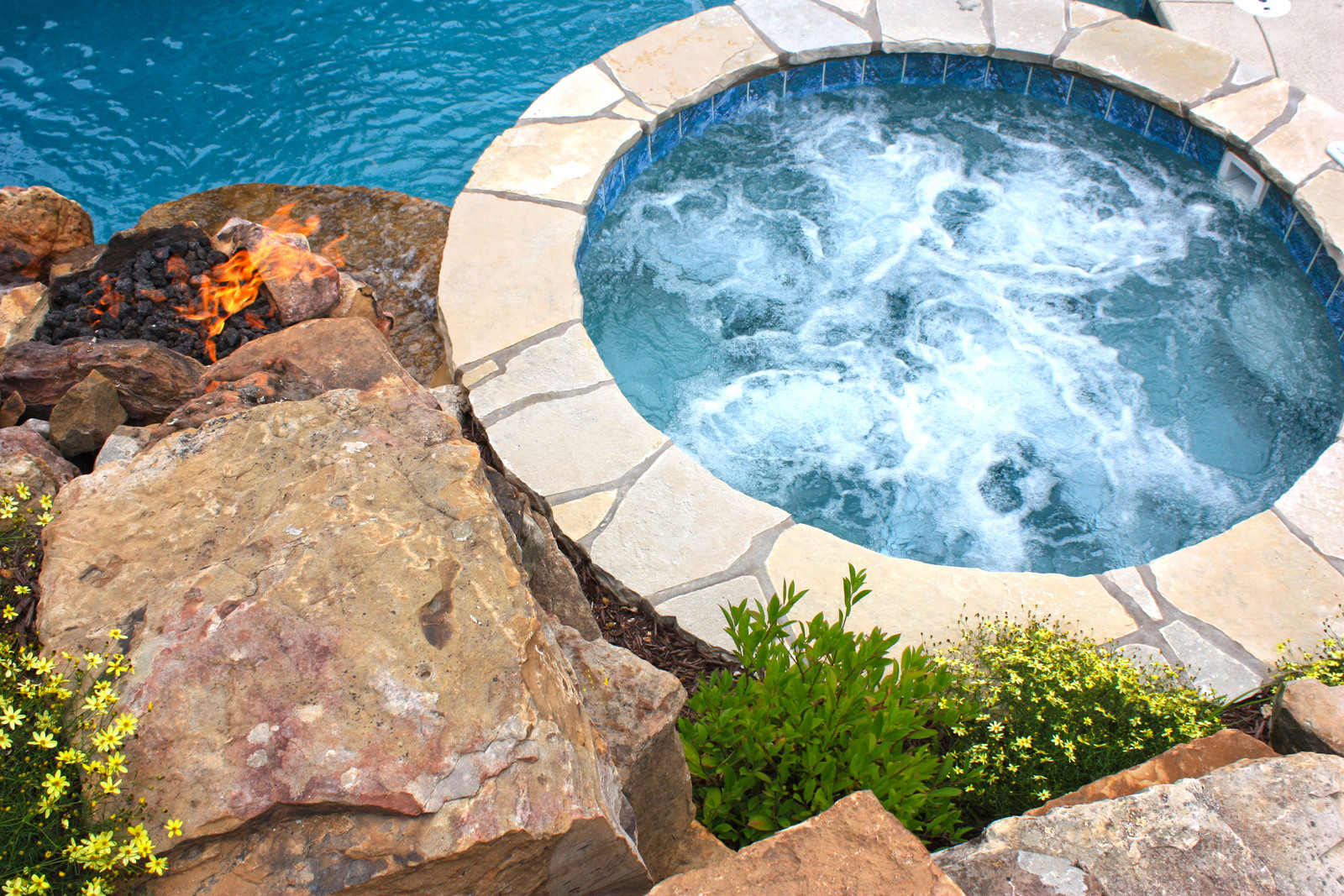 Baker Pool Construction of St. Louis Custom Hot Tubs & Spas