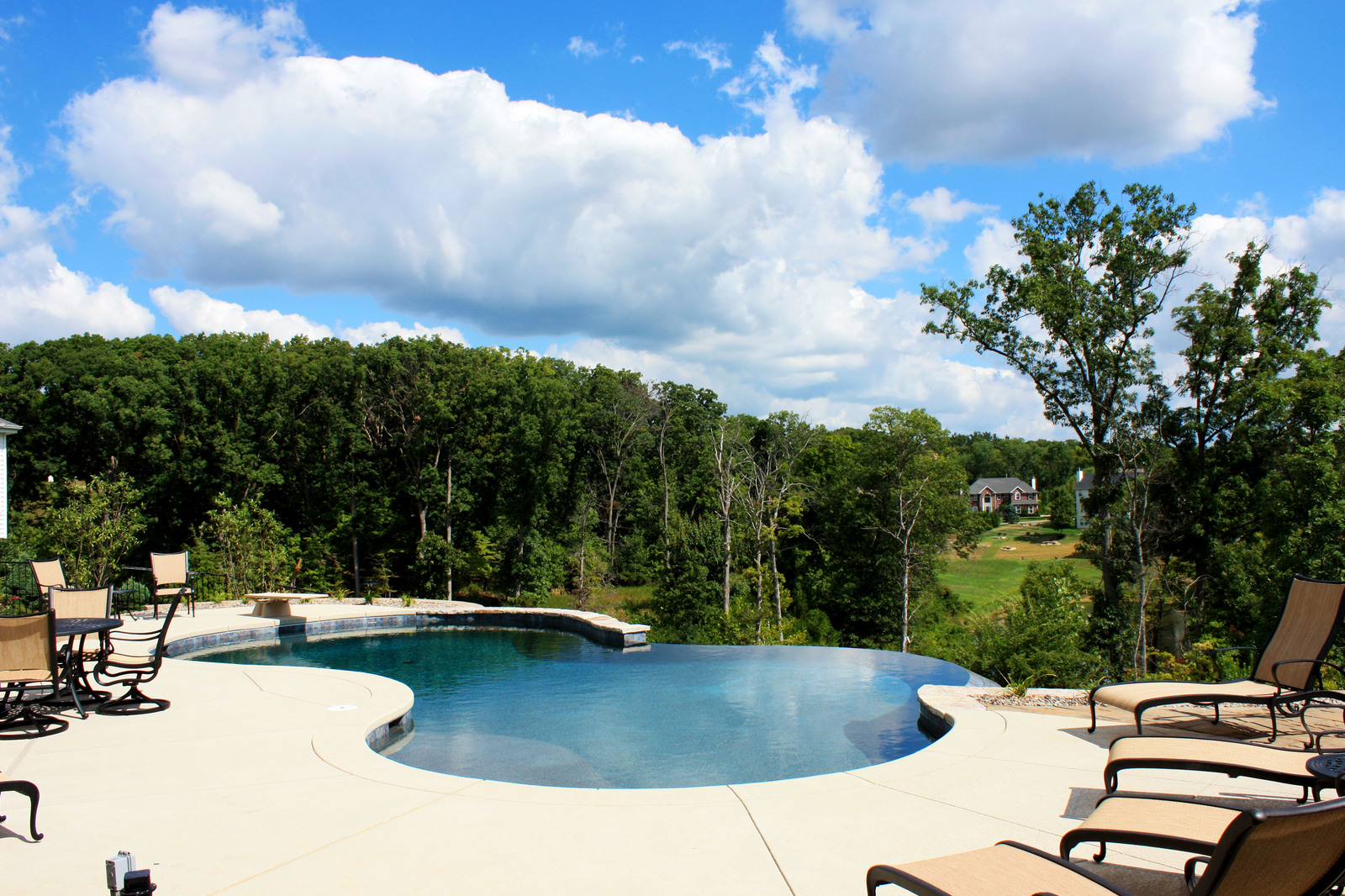 Baker Pool Construction of St. Louis | Builder of Vanishing Edge Pools